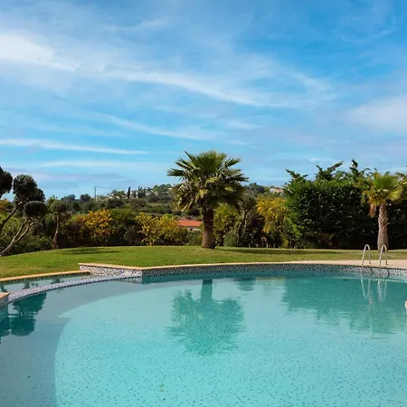 Poolside Family Affittacamere 3*