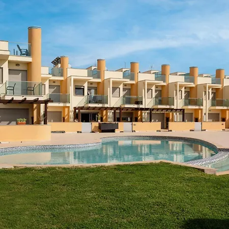 Poolside Family 3* Albufeira